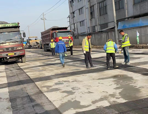 丰县老材料的新故事:玻璃纤维土工格栅如何在‘白改黑’浪潮中重获新生?